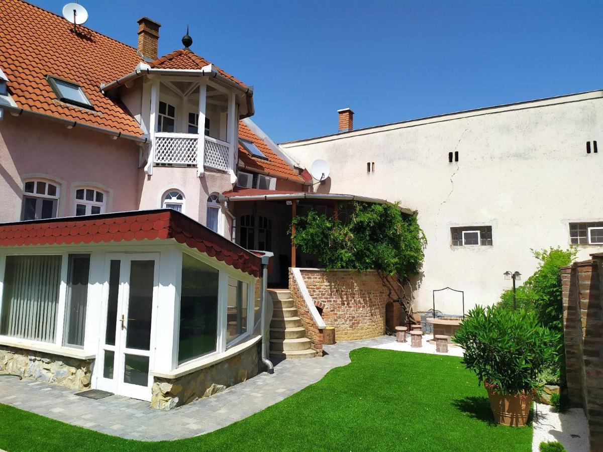 Apartment Zoli Apartmanok-zoli Koelcsey 19 *