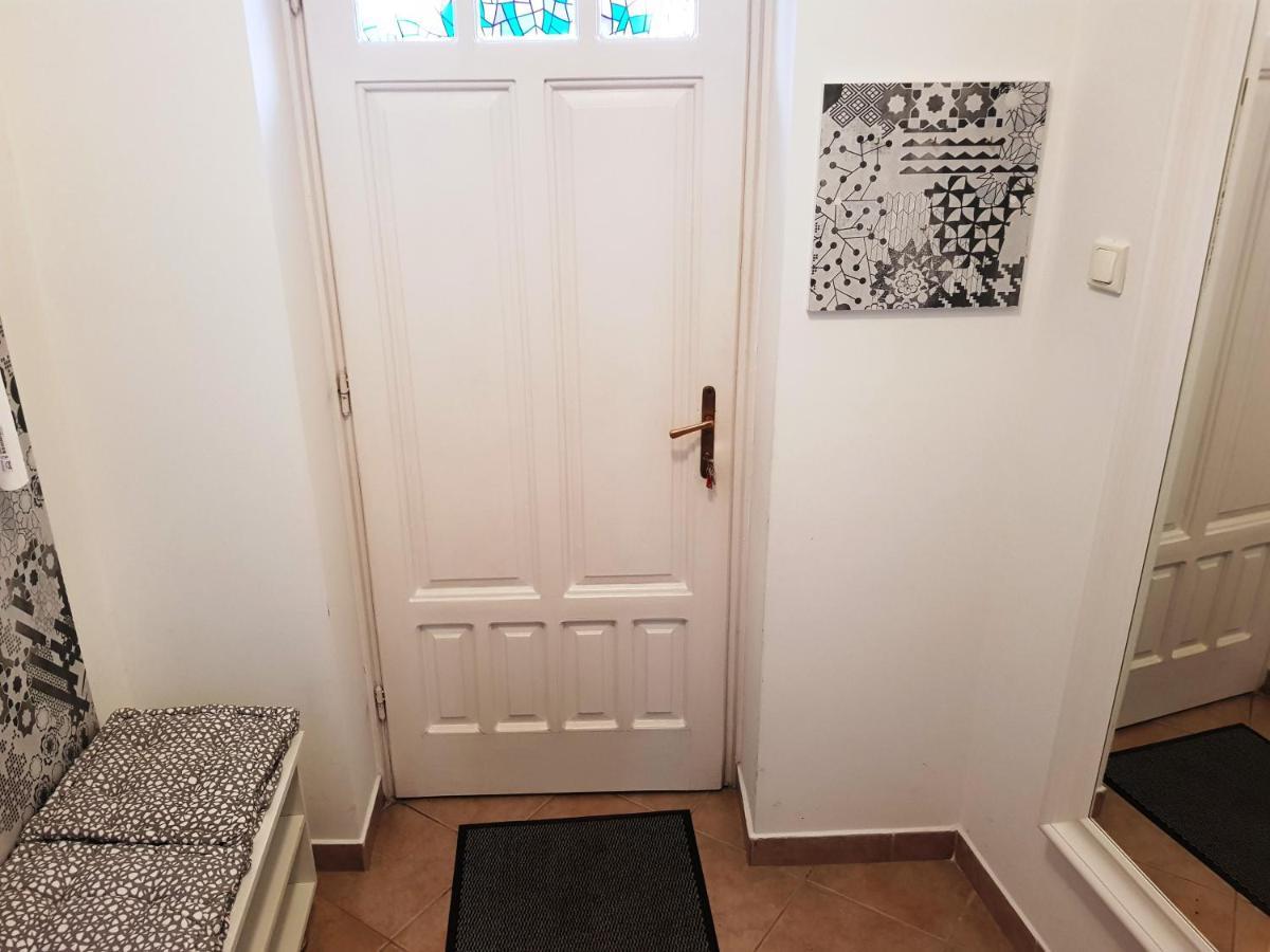 Zoli Apartmanok-zoli Koelcsey 19